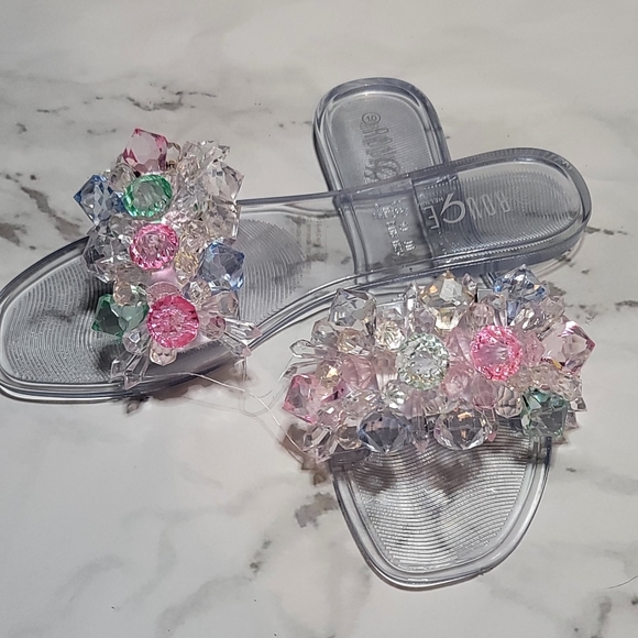 Beautiful crystal beaded sandals perfect for spring and summer! - Picture 2 of 2